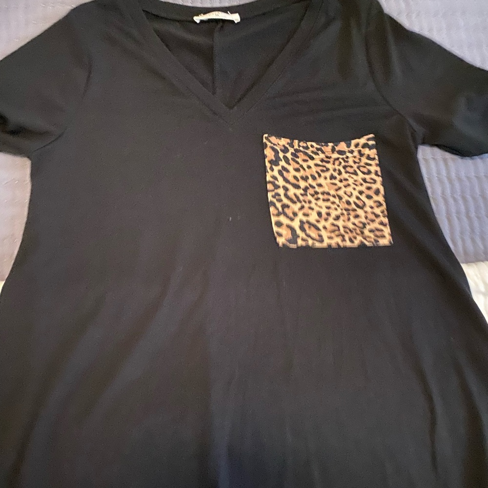 Black t shirt! Super cute and flowy